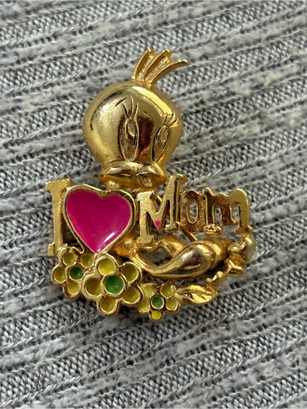 Vintage Warner Bros signed Looney Tunes Tweety Bird floral “I Love Mom” brooch